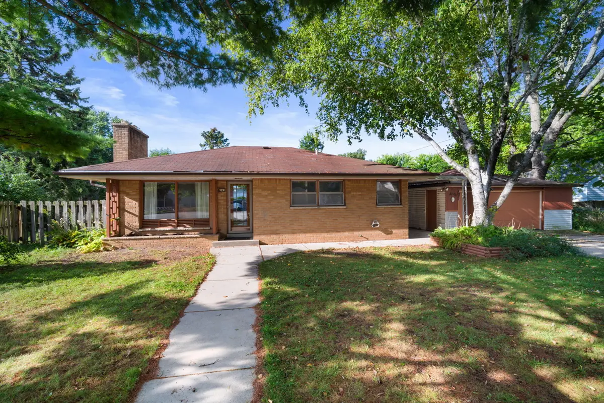 949 W Plainfield Ave, Milwaukee, WI 53221 - #1
