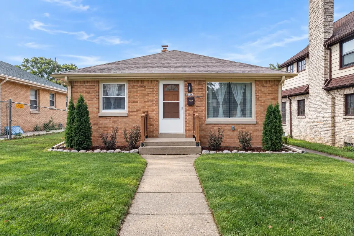6114 W Leon Ter, Milwaukee, WI 53218 - #1