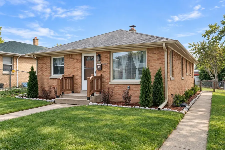 6114 W Leon Ter, Milwaukee, WI 53218 - #2