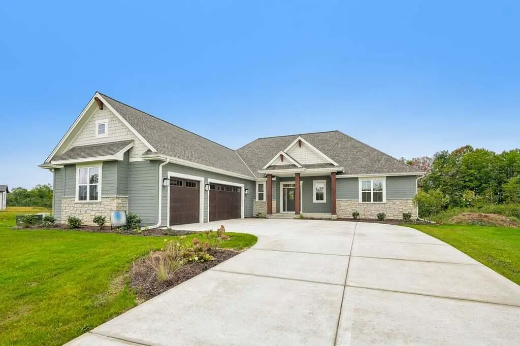 N51W18847 Quietwood Dr, Menomonee Falls, WI 53051 - #1