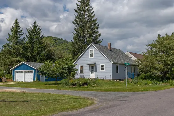 108 9th St S, Brownsville, MN 55919