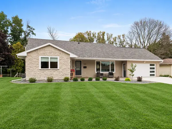 929 N 24th St, Manitowoc, WI 54220