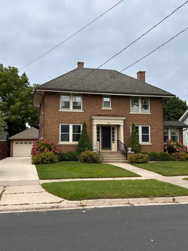 322 W 3rd St, Beaver Dam, WI 53916