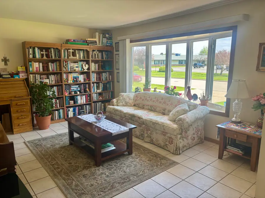 512 Westview Ave, Clinton, WI 53525 - #3