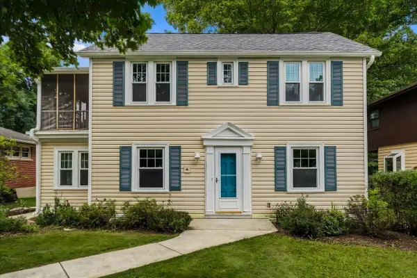 1305 S 124th St, Brookfield, WI 53005