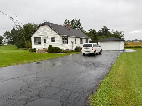 S99W20405 Parker Dr, Muskego, WI 53150