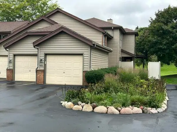 8123 S Legend Dr, Franklin, WI 53132