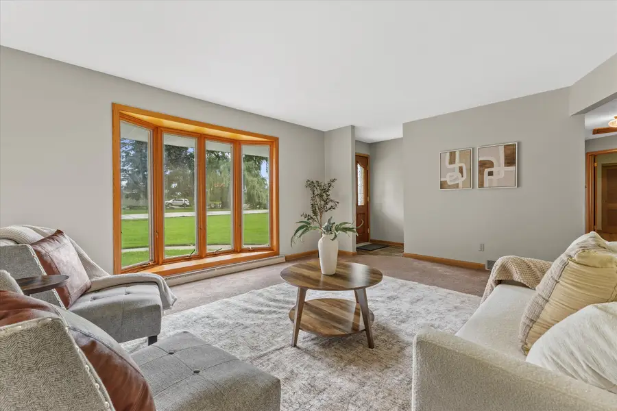 3275 S Thornapple Ln, New Berlin, WI 53146 - #2