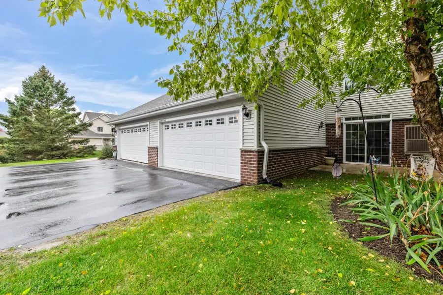 W197N17128 Stonewall Dr, Jackson, WI 53037 - #2