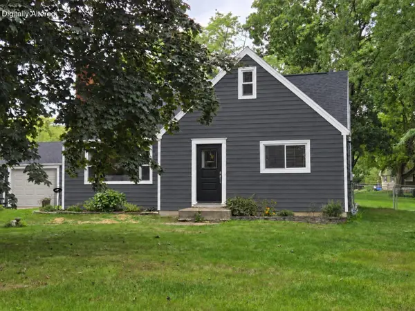 11904 W Oakwood Dr, Franklin, WI 53132