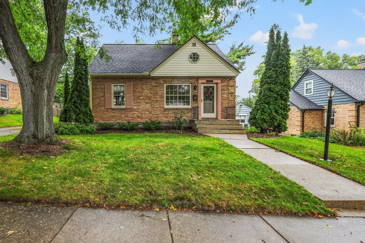 3514 Lucia Crst, Madison, WI 53705 - #1