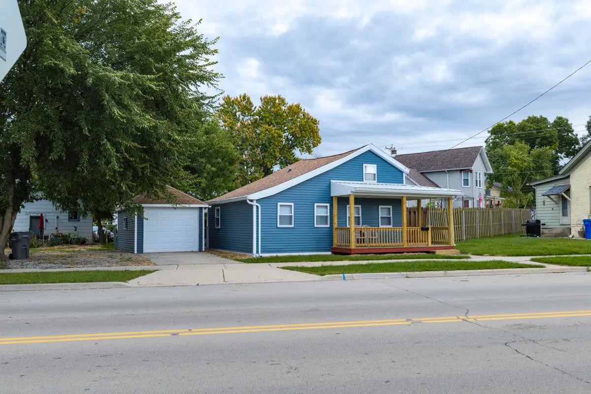 615 N Fourth St, Watertown, WI 53098 - #1
