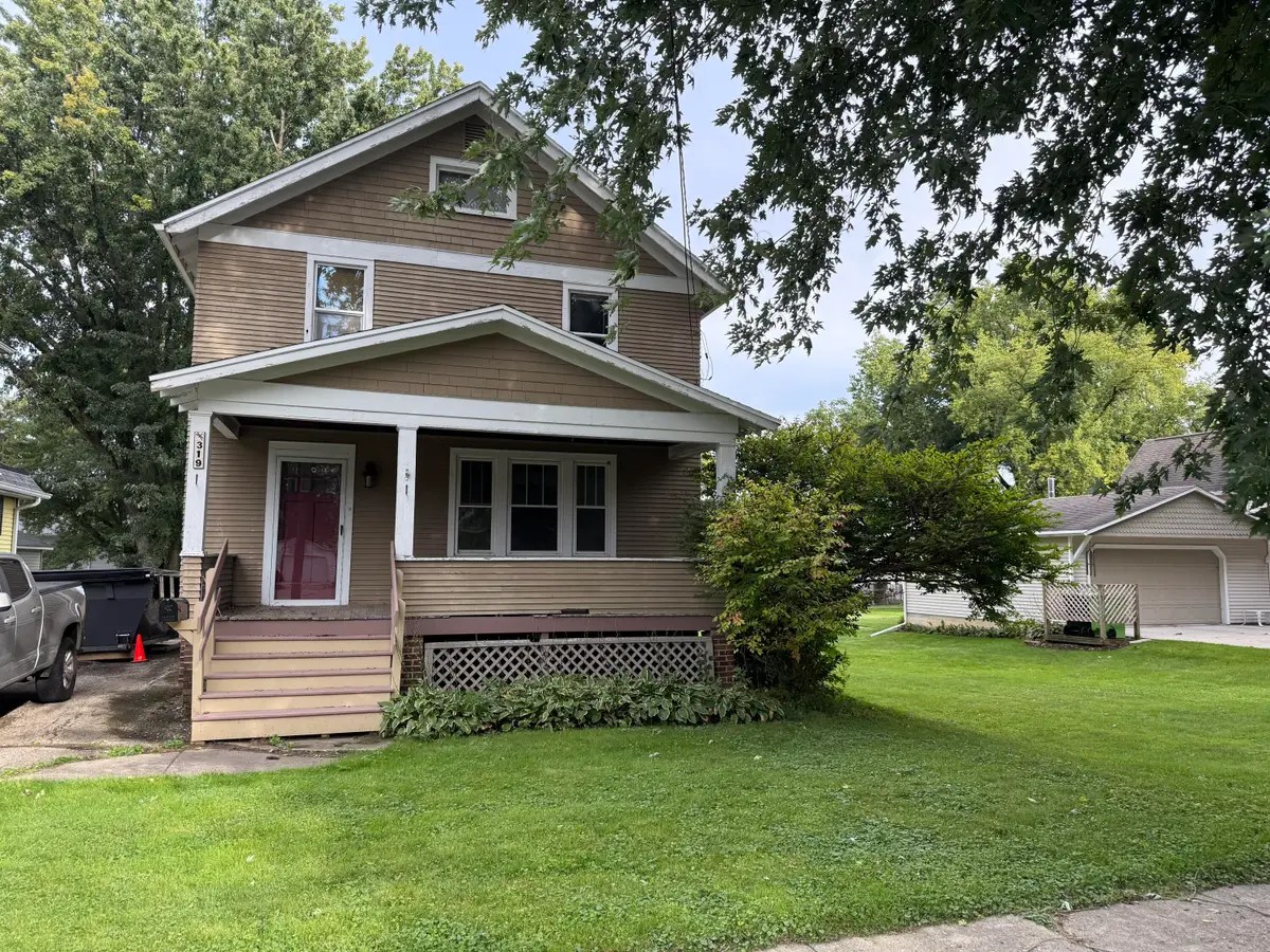 319 York St, Beaver Dam, WI 53916 - #1