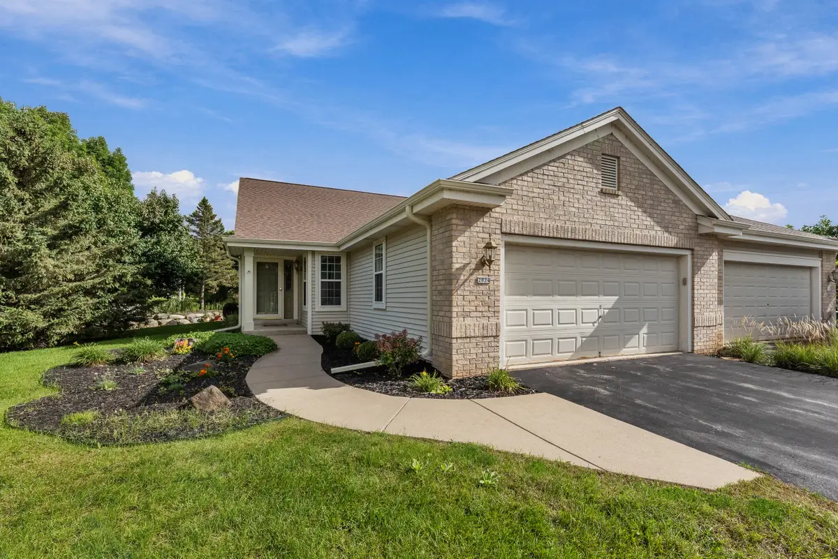 2824 Raintree Ln, Waukesha, WI 53189 - #1
