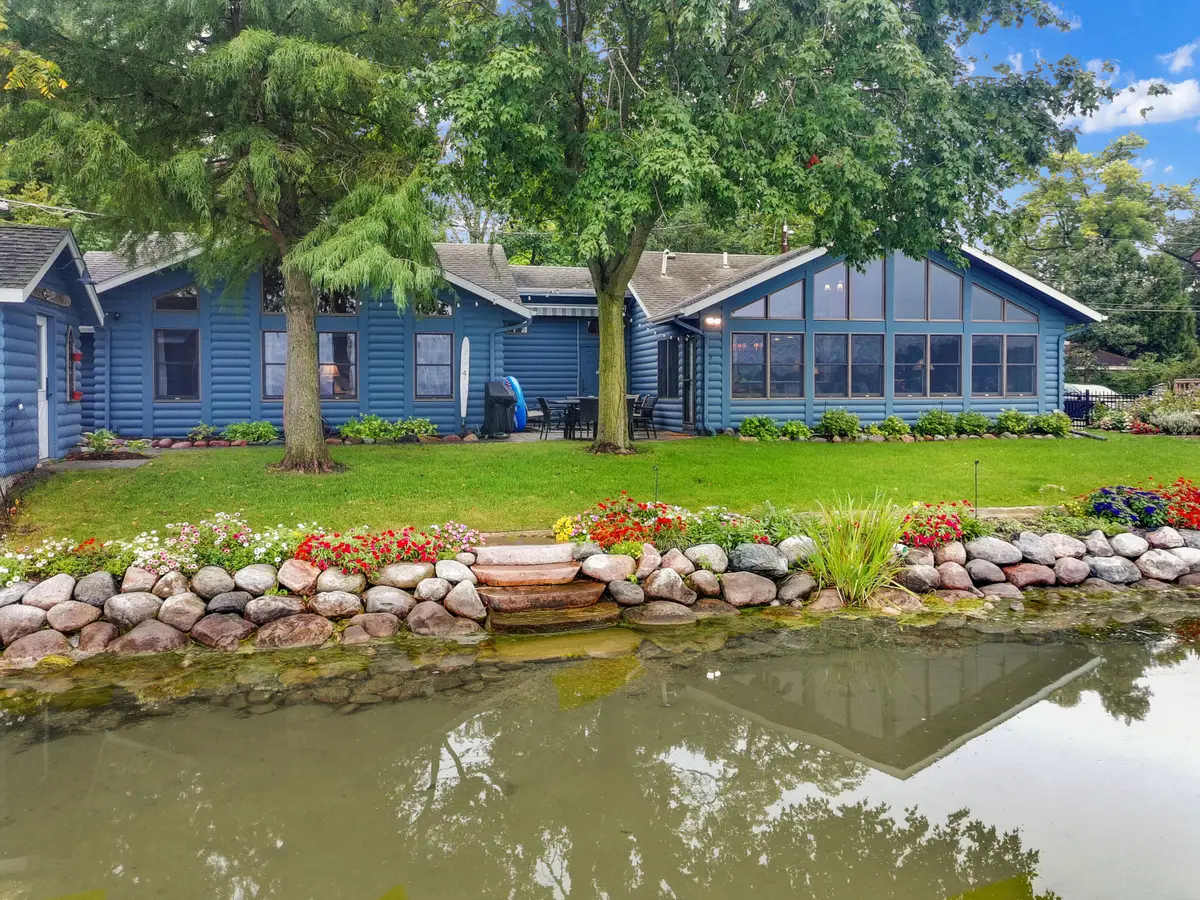 264 W Park Dr, Twin Lakes, WI 53181 - #1