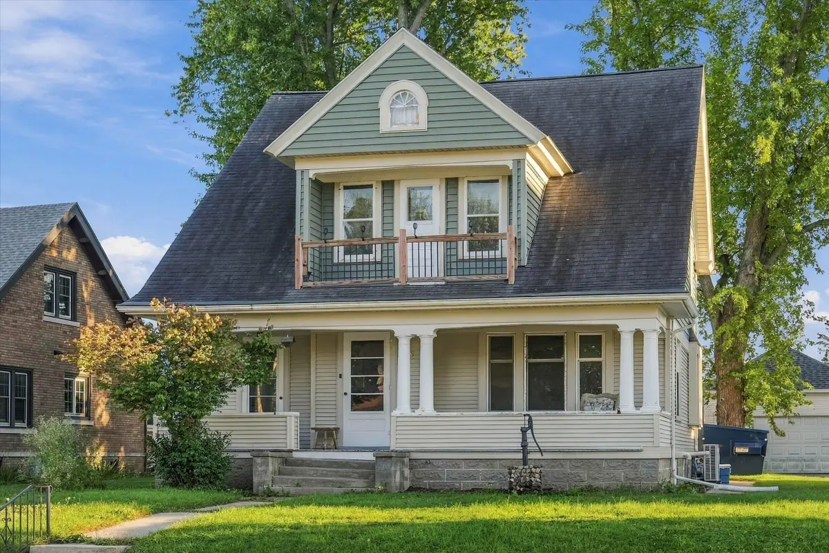 823 Center Ave, Oostburg, WI 53070 - #1