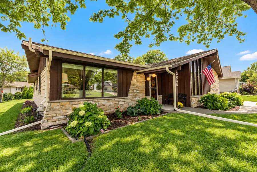 3635 S Greenlawn Ter, New Berlin, WI 53151 - #2