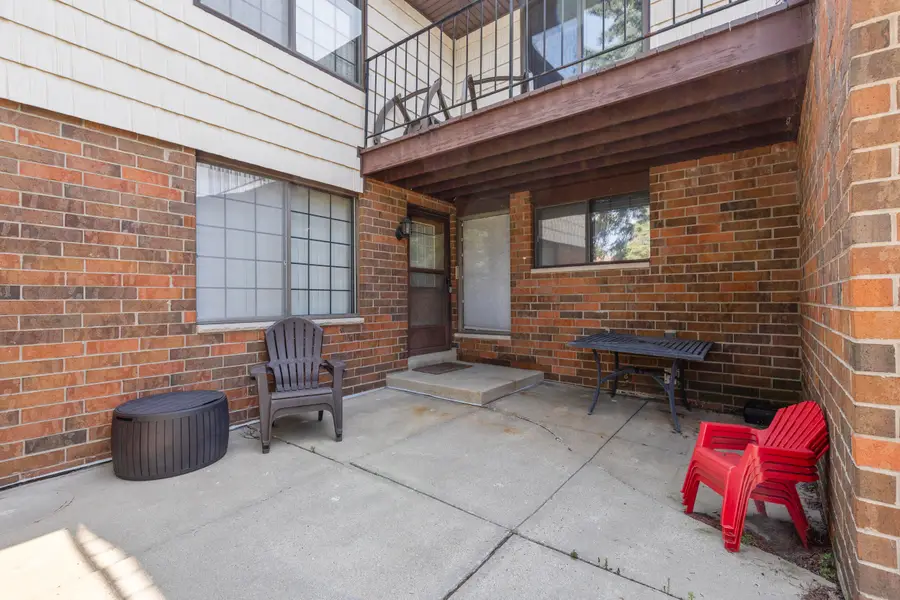 8122 S Legend Dr, Franklin, WI 53132 - #2