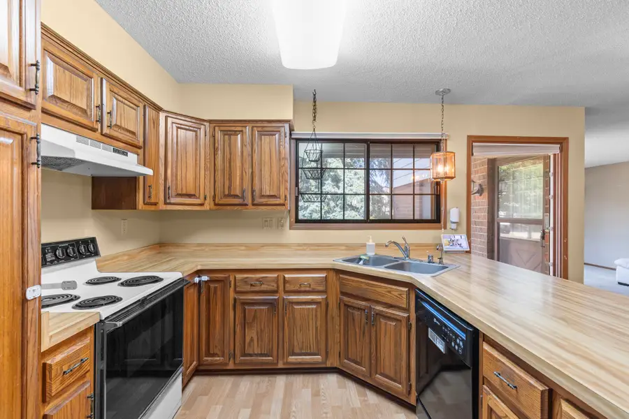 8122 S Legend Dr, Franklin, WI 53132 - #3