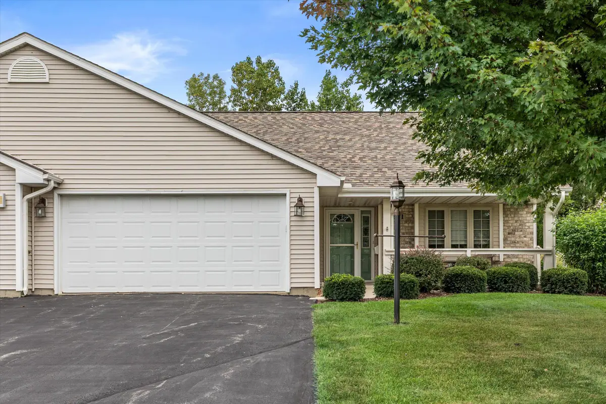 941 W York St, Oak Creek, WI 53154 - #1