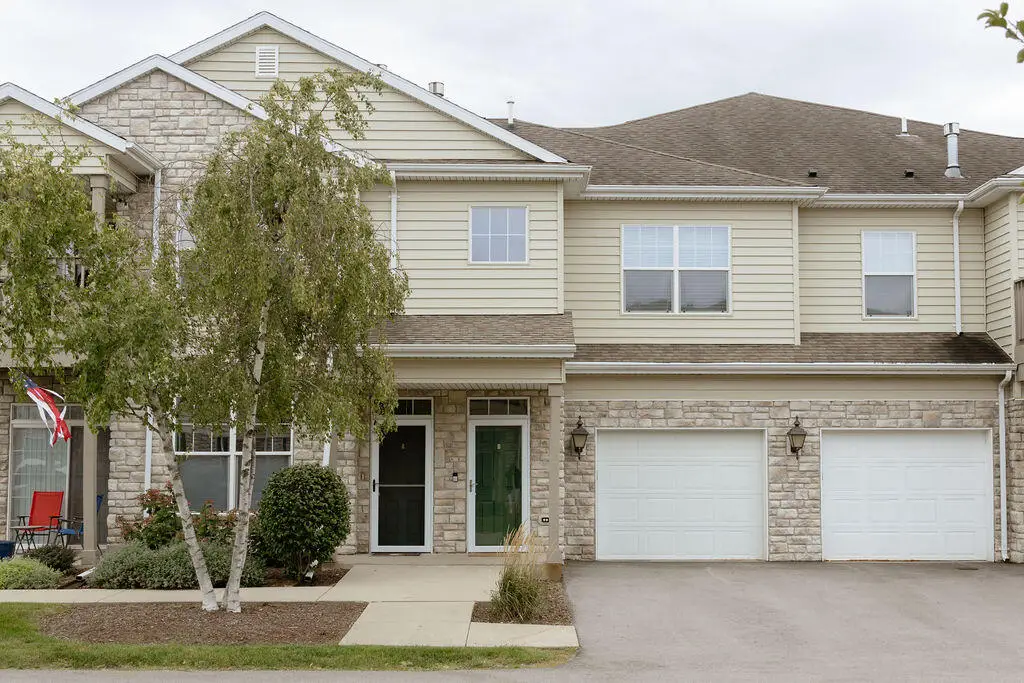 N17W26522 Meadowgrass Cir, Pewaukee, WI 53072 - #1