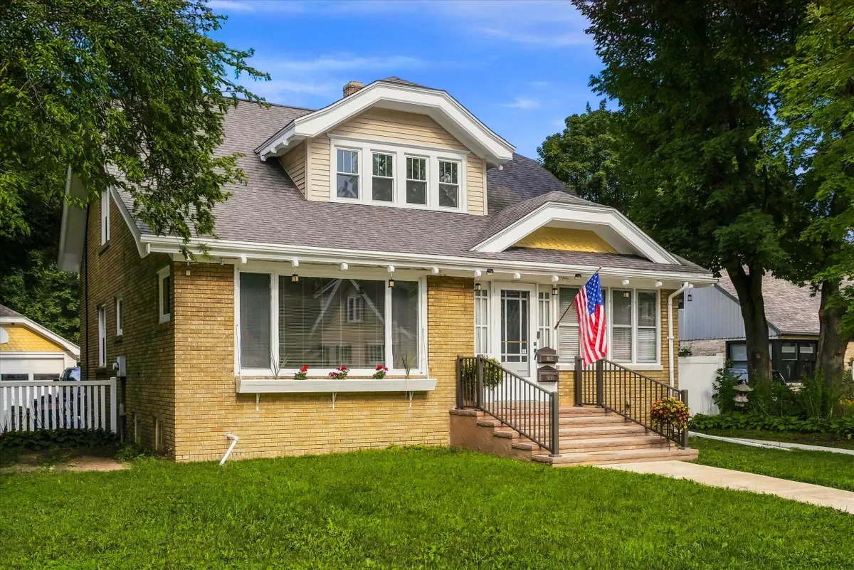 W65N780 Washington Ave, Cedarburg, WI 53012 - #1
