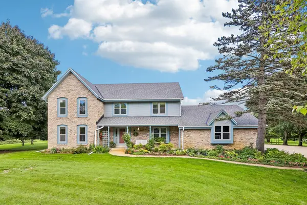 W284N3580 Old North Shore Dr, Delafield, WI 53072