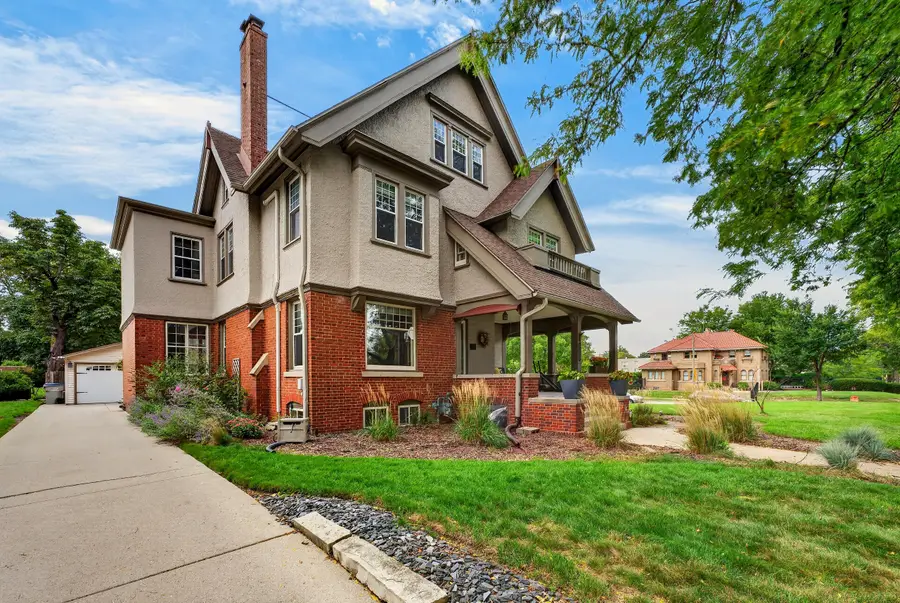 3223 W Highland Blvd, Milwaukee, WI 53208 - #2