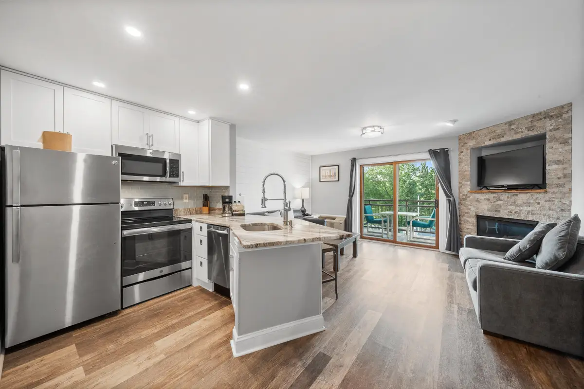111 Center St, Lake Geneva, WI 53147 - #1