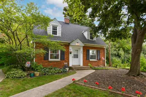 4042 N 111th St, Wauwatosa, WI 53222