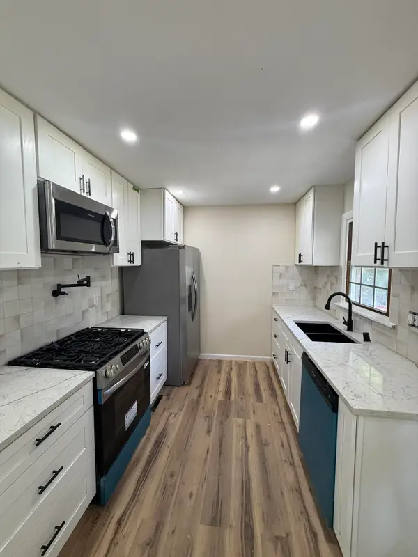 N88W14926 Jefferson Ave, Menomonee Falls, WI 53051