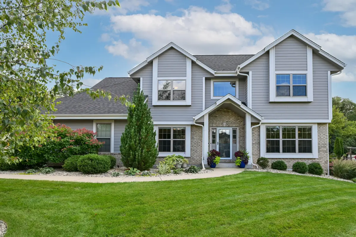 N25W27171 Orchard Ln, Pewaukee, WI 53072 - #1