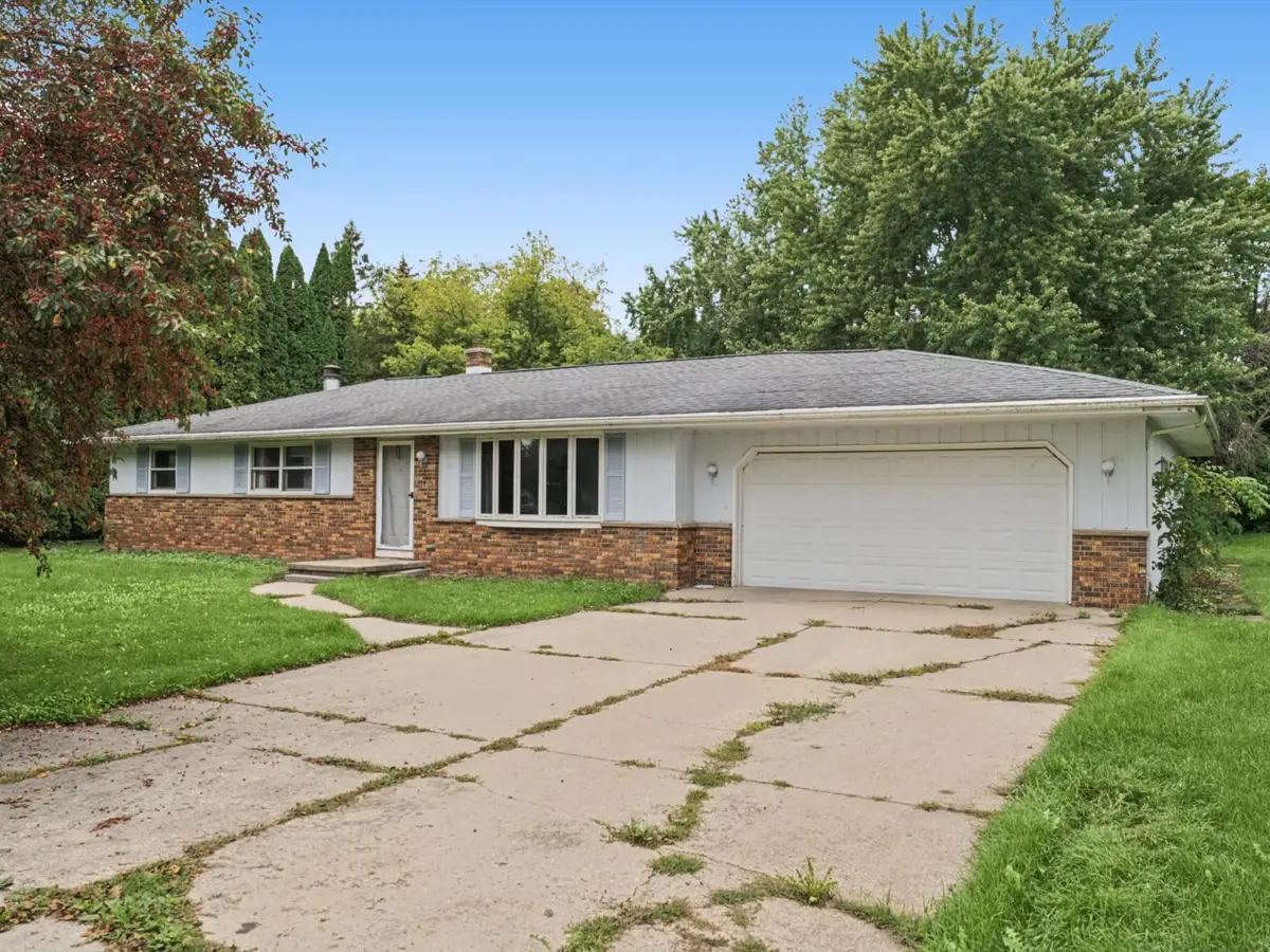 4608 W Reineking Dr, Sheboygan, WI 53083 - #1