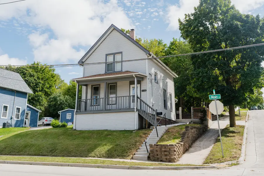 801 E Main St, Waukesha, WI 53186 - #2