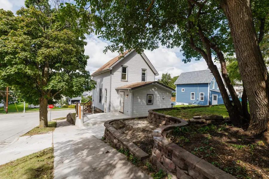801 E Main St, Waukesha, WI 53186 - #3