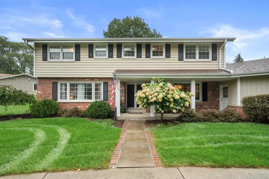 16040 Siesta Ln, Brookfield, WI 53005 - #2