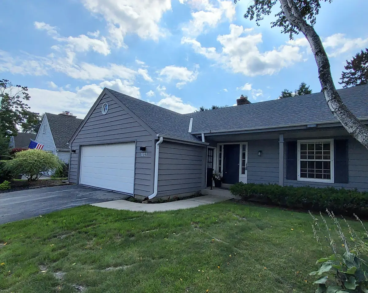 1027 W Shaker Cir, Mequon, WI 53092 - #1