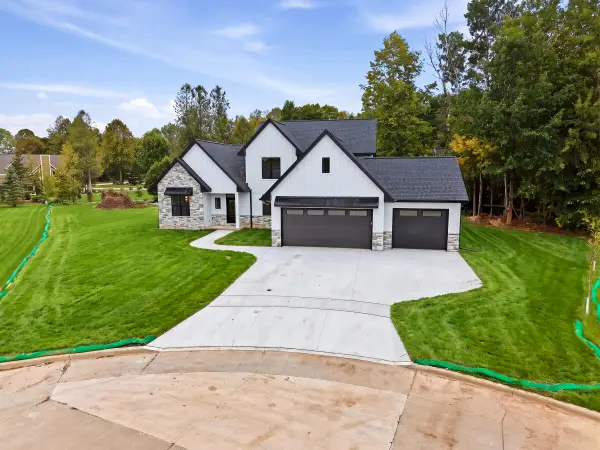 338 Mosie Ct, Manitowoc, WI 54220
