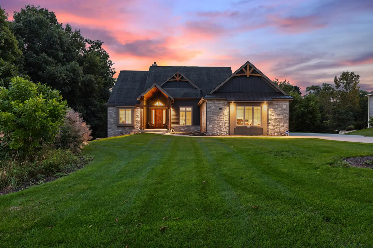 18425 Patti Ln, Brookfield, WI 53045 - #1