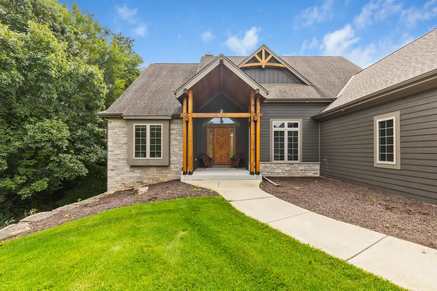 18425 Patti Ln, Brookfield, WI 53045 - #2