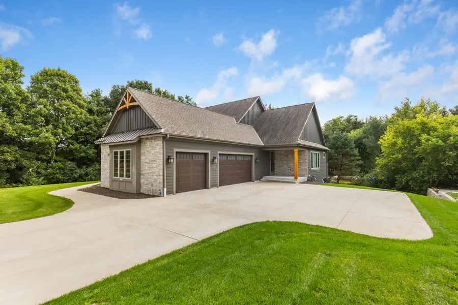 18425 Patti Ln, Brookfield, WI 53045 - #3