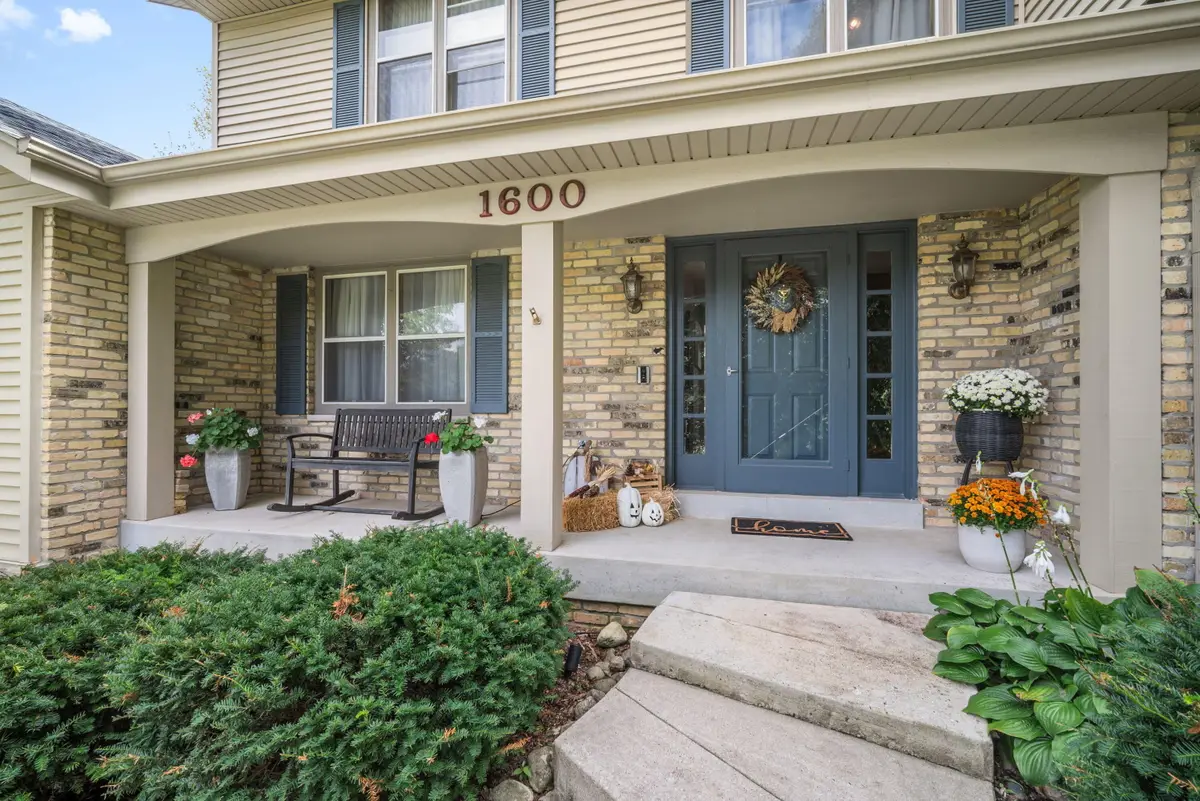 1600 Constitution Dr, Brookfield, WI 53045 - #1