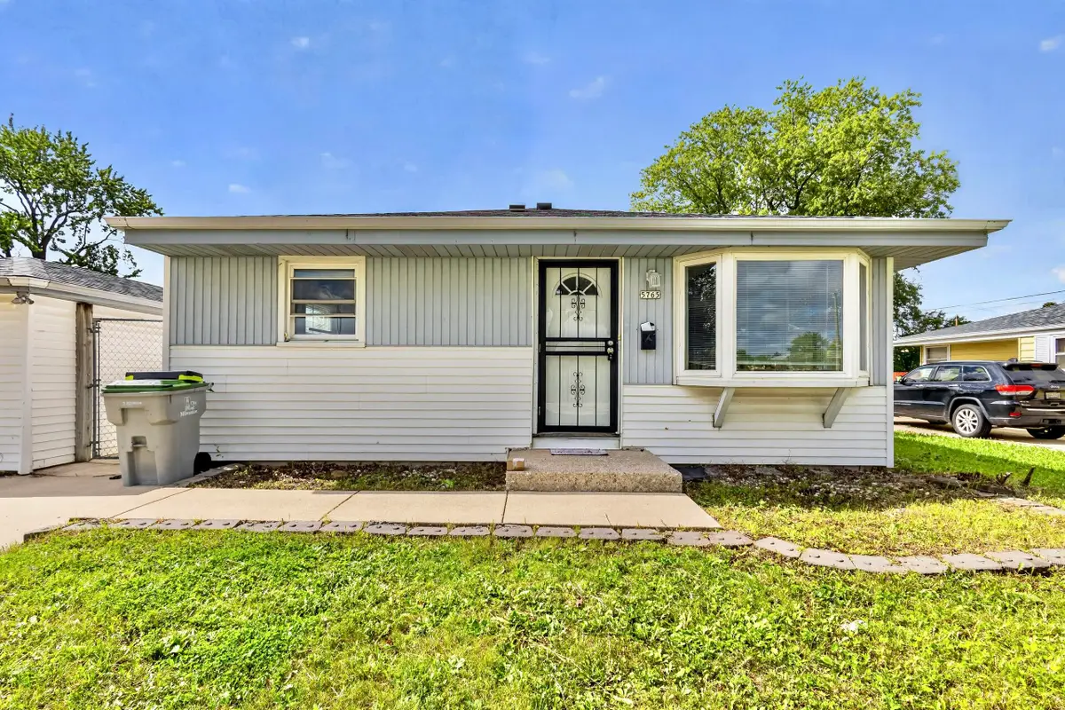 5765 N 89th St, Milwaukee, WI 53225 - #1