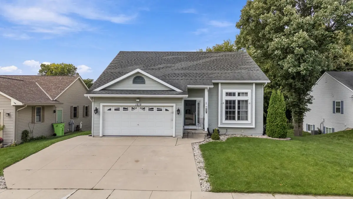 1215 Elm St, Hartford, WI 53027 - #1