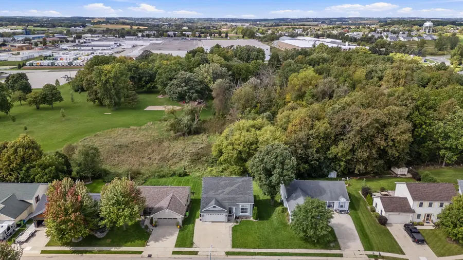 1215 Elm St, Hartford, WI 53027 - #2