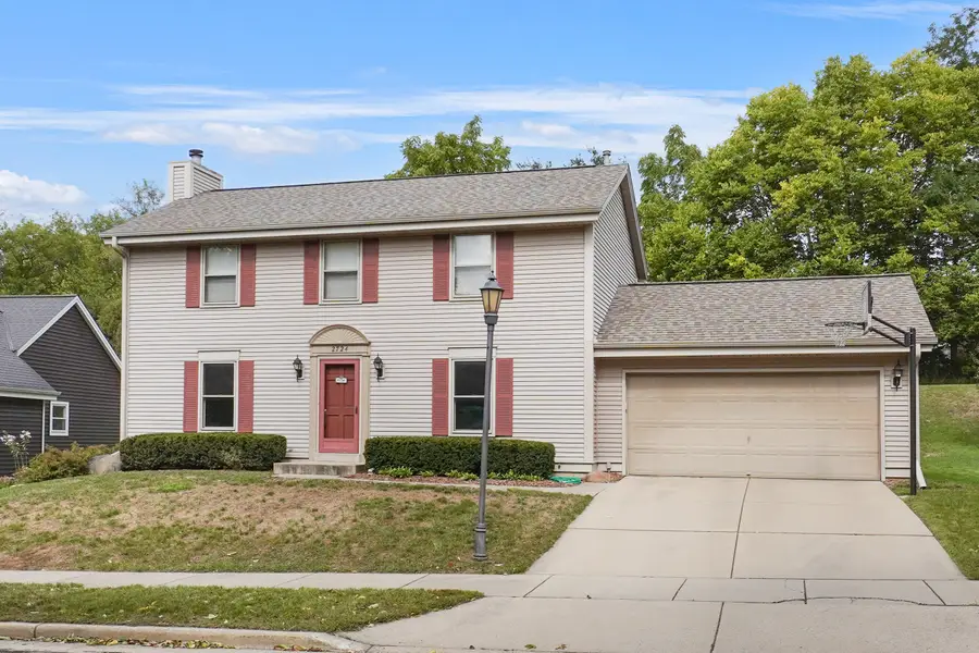 2724 Oakcrest Dr, Waukesha, WI 53188 - #2