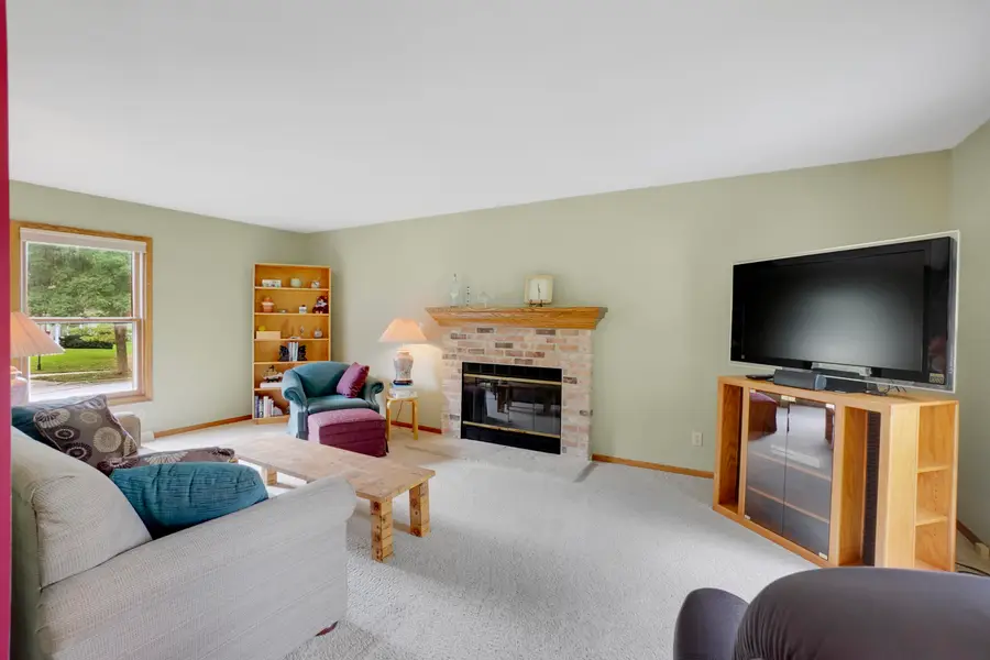 2724 Oakcrest Dr, Waukesha, WI 53188 - #3