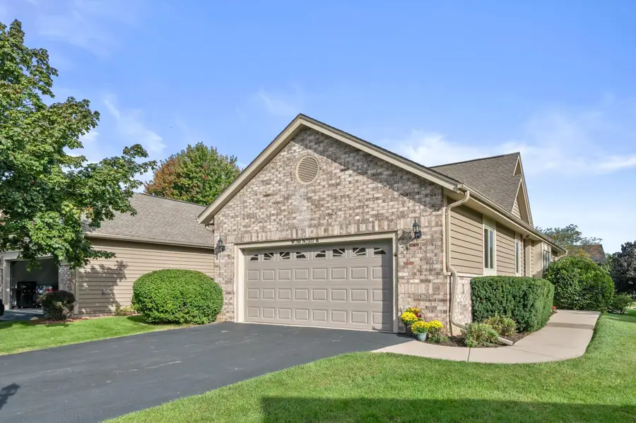 W240N2377 Range Line Ct, Pewaukee, WI 53072 - #2