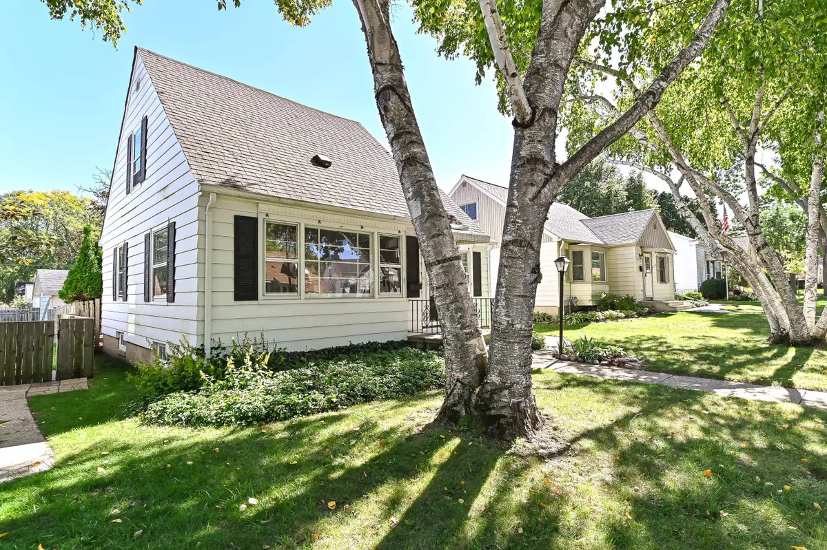 2762 N 82nd St, Milwaukee, WI 53222 - #1