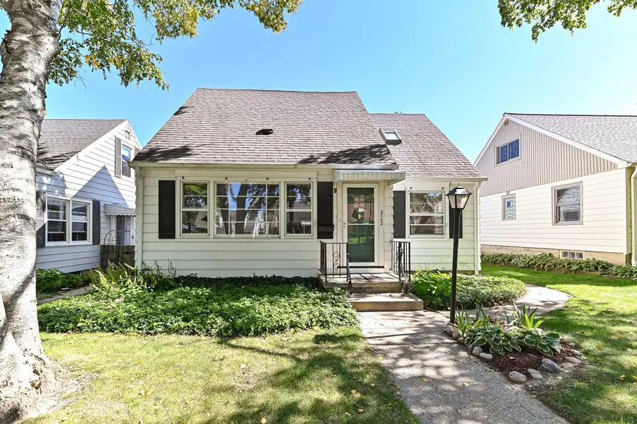 2762 N 82nd St, Milwaukee, WI 53222 - #3